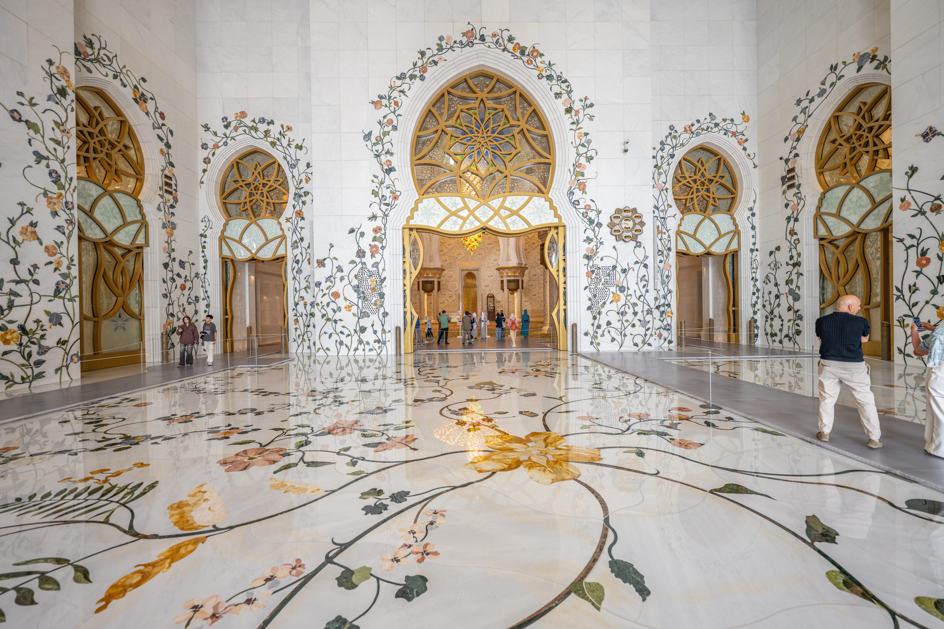 White mosque architecture in Abu Dhabi